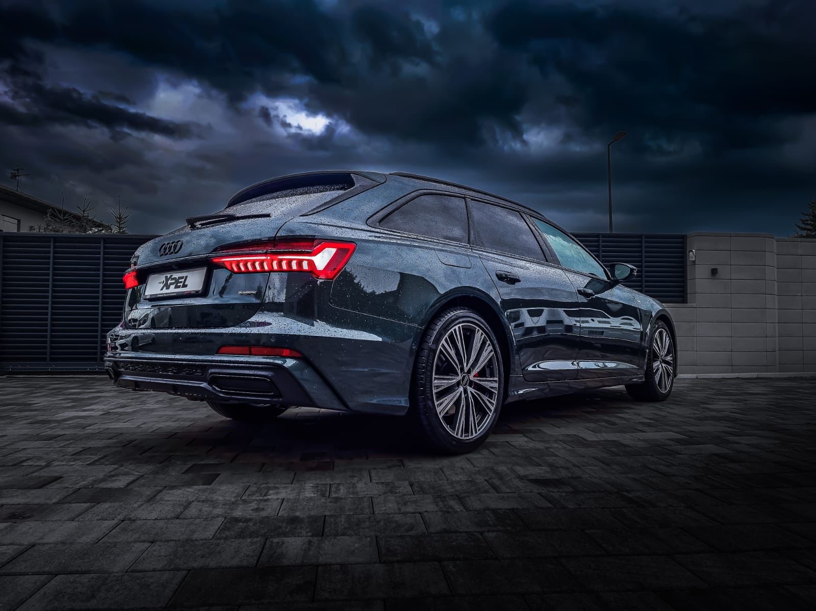 Audi A6 Avant 55 TFSI e quattro — widok od tyłu