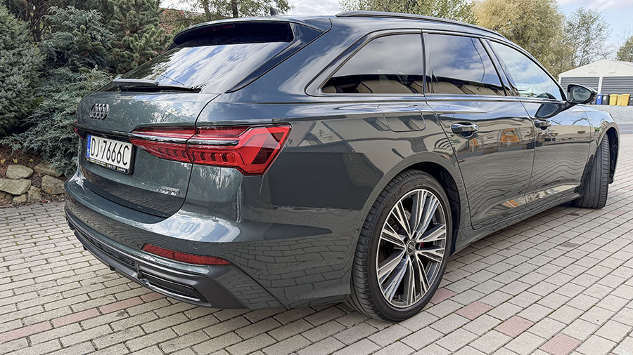 Audi A6 Avant — Tylne lampy i linia nadwozia