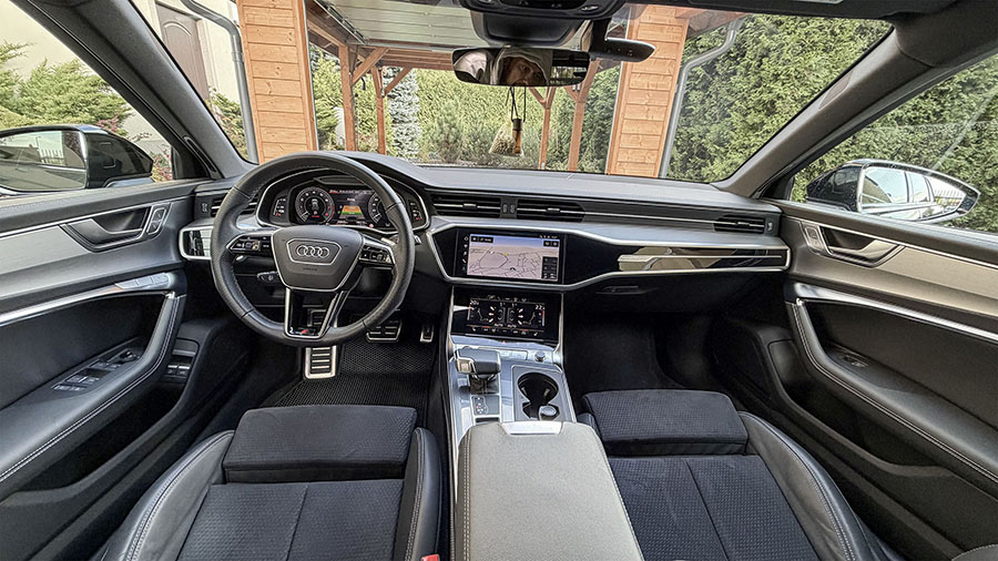Audi A6 Avant — Wnętrze — widok z tylnej kanapy