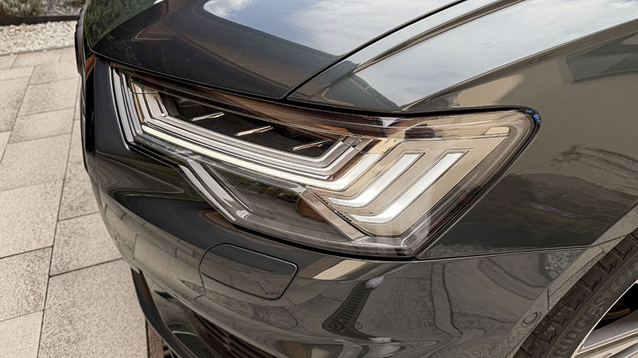 Audi A6 Avant — Przedni reflektor